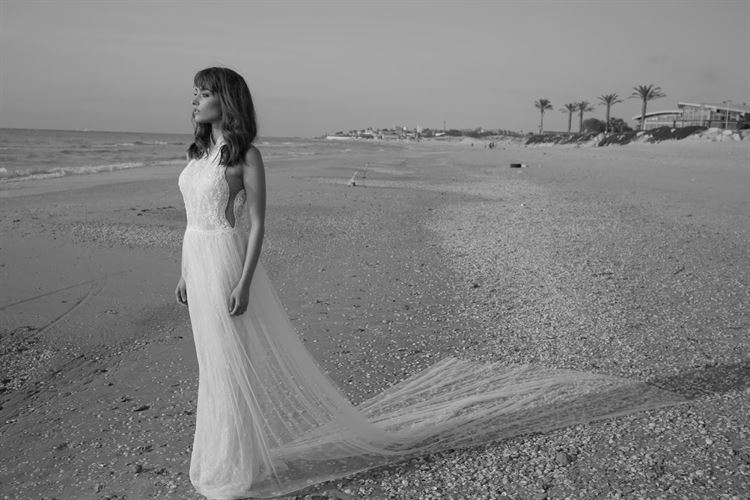 בלי לקרוע את הכיס: שמלות כלה בהנחות שוות 14