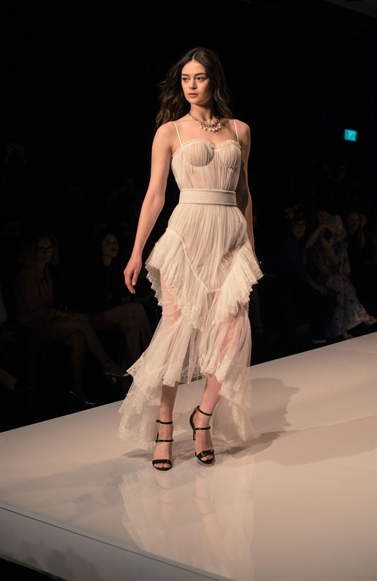 הדגמים הלוהטים שעלו על המסלול בשבוע האופנה גינדי 7