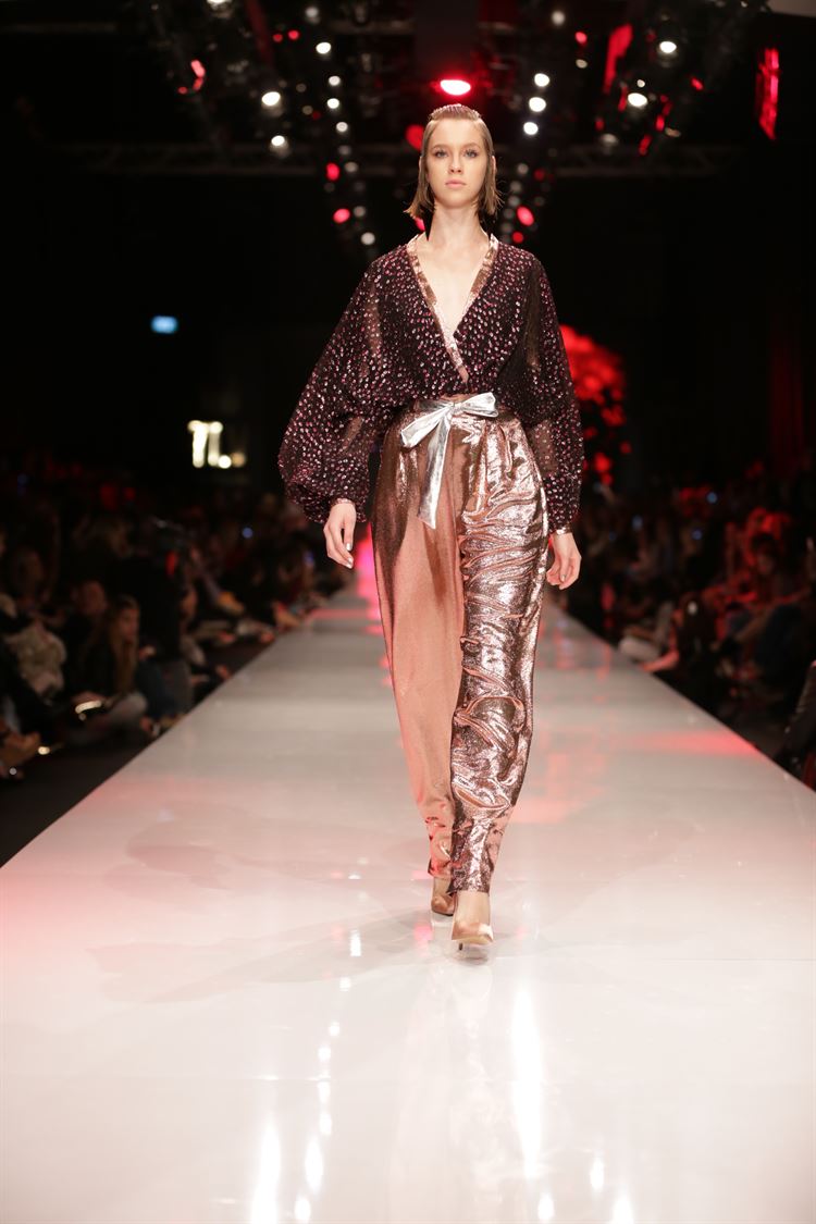 אל תמצמצו: גליה להב על המסלול של שבוע האופנה גינדי 10