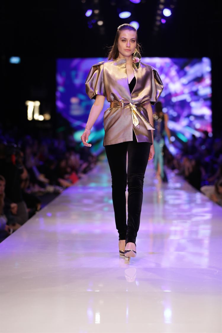 אל תמצמצו: גליה להב על המסלול של שבוע האופנה גינדי 23