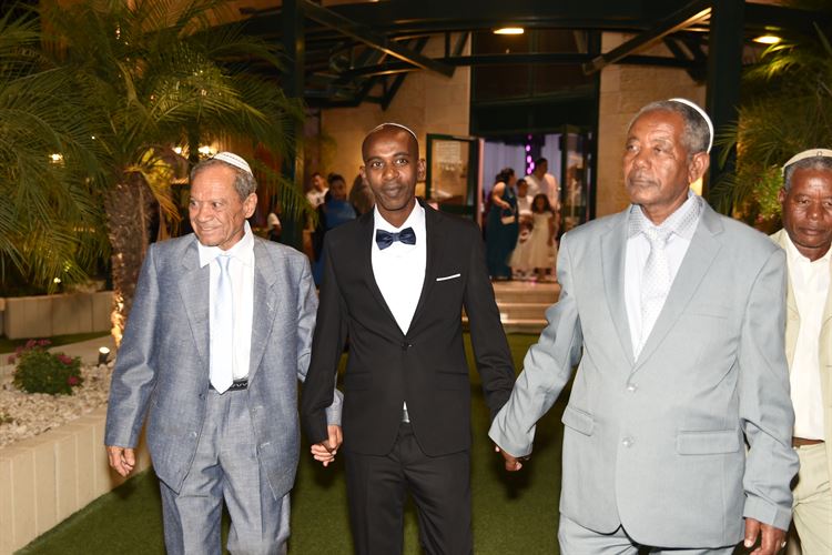 צפו: חתונה ברוח אותנטית ומרשימה 11