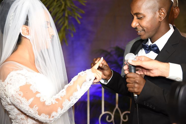 צפו: חתונה ברוח אותנטית ומרשימה 15