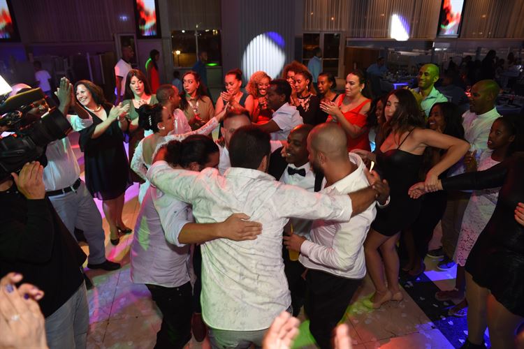 צפו: חתונה ברוח אותנטית ומרשימה 16