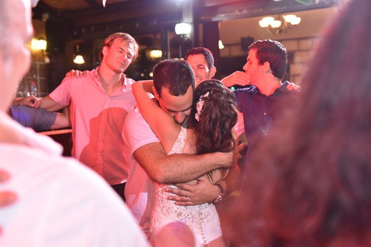 תנו הצצה בחתונה באווירה הררית וקסומה 14