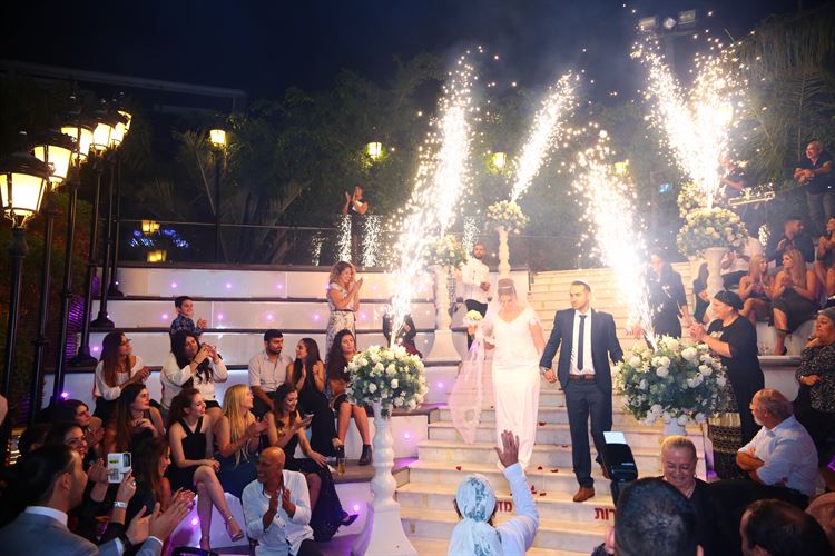 הכלה שויתרה על מיליון דולר לחתונה שלה 11