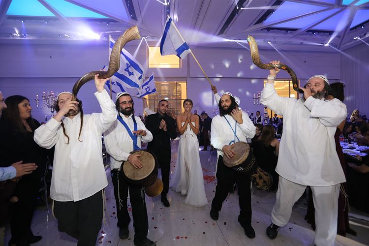 הישר מהקטלוג: תמונות חתונה של פעם בחיים 24