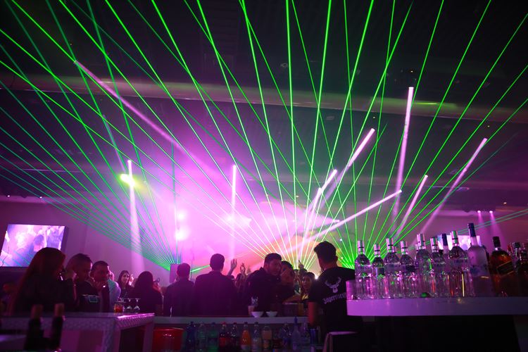 הצעת נישואים סוחפת בלב ים 16