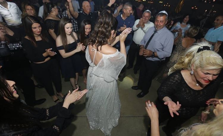 סיבה כפולה למסיבה: הצעת נישואים ביום הולדת 19