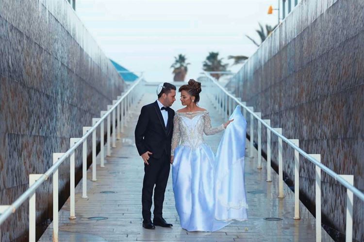 שמלת כלה במראה אצילי, החתונה של סטפני סורמונט ורפאל קסטרו (צילום: טל אקוקה)