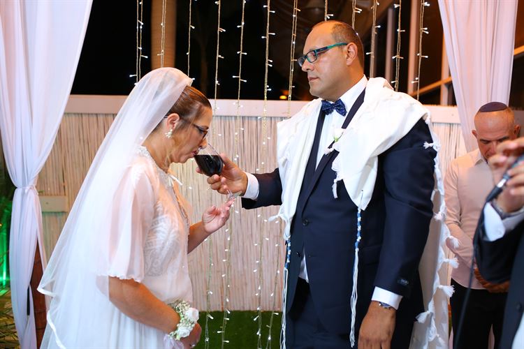 צפו: חתונה באווירה רגועה ואינטימית 8