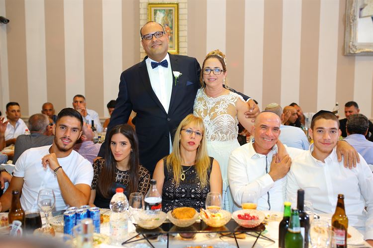 צפו: חתונה באווירה רגועה ואינטימית 12