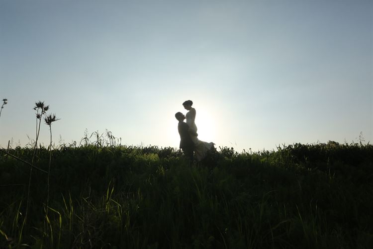 מרגש: לא תאמינו מי שר לזוג שבתמונה 6