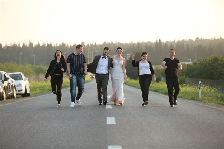 מרגש: לא תאמינו מי שר לזוג שבתמונה 7