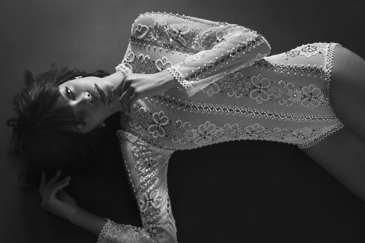 בין מזרח למערב: דרור קונטנטו בקולקציה עם אמירה 28