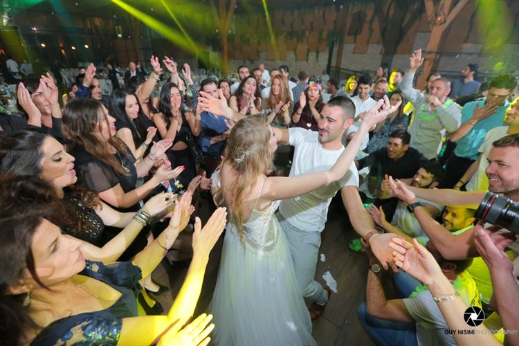 מרימים לחתן והכלה, החתונה של רוני אלברט וסהר שי (צילום: גיא ניסים)