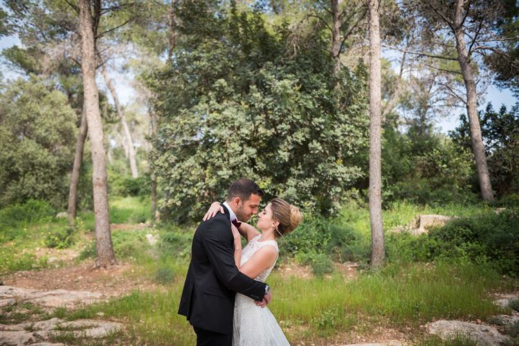 נשיקות וחיבוקים, החתונה של ליטל לוין ויונתן נחמד (צילום: זה וזו)