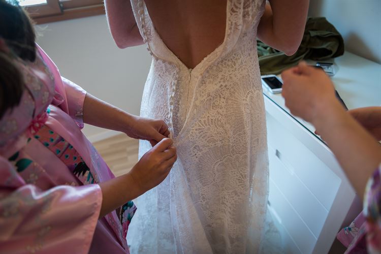 שמלת כלה מיוחדת בשני חלקים, החתונה של ליטל לוין ויונתן נחמד (צילום: זה וזו)