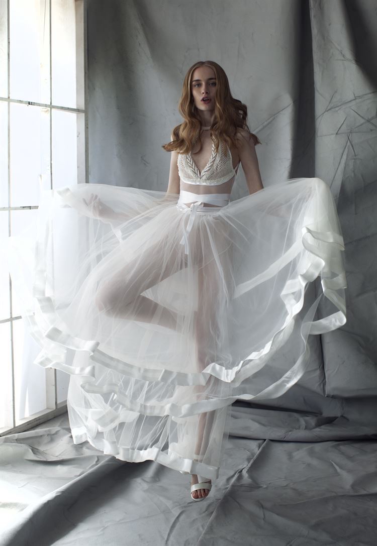 קשר מחייב: שמלות כלה עם טוויסט אופנתי 7