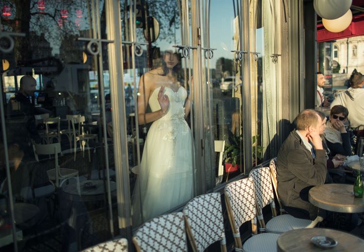 לא תאמינו בהשראת מה נוצרה השמלה שבתמונה 2