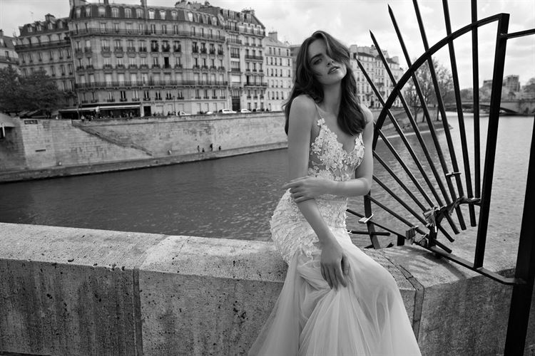 לא תאמינו בהשראת מה נוצרה השמלה שבתמונה 6