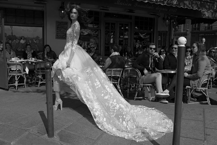 לא תאמינו בהשראת מה נוצרה השמלה שבתמונה 9