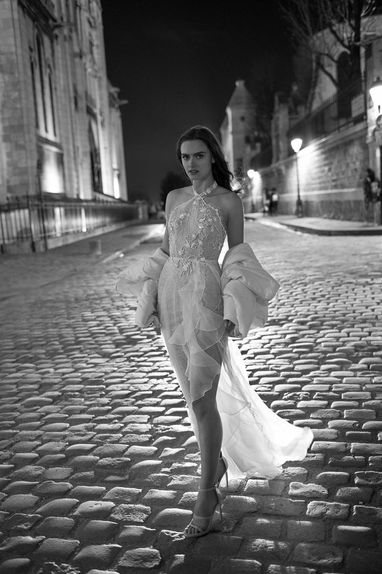 לא תאמינו בהשראת מה נוצרה השמלה שבתמונה 14