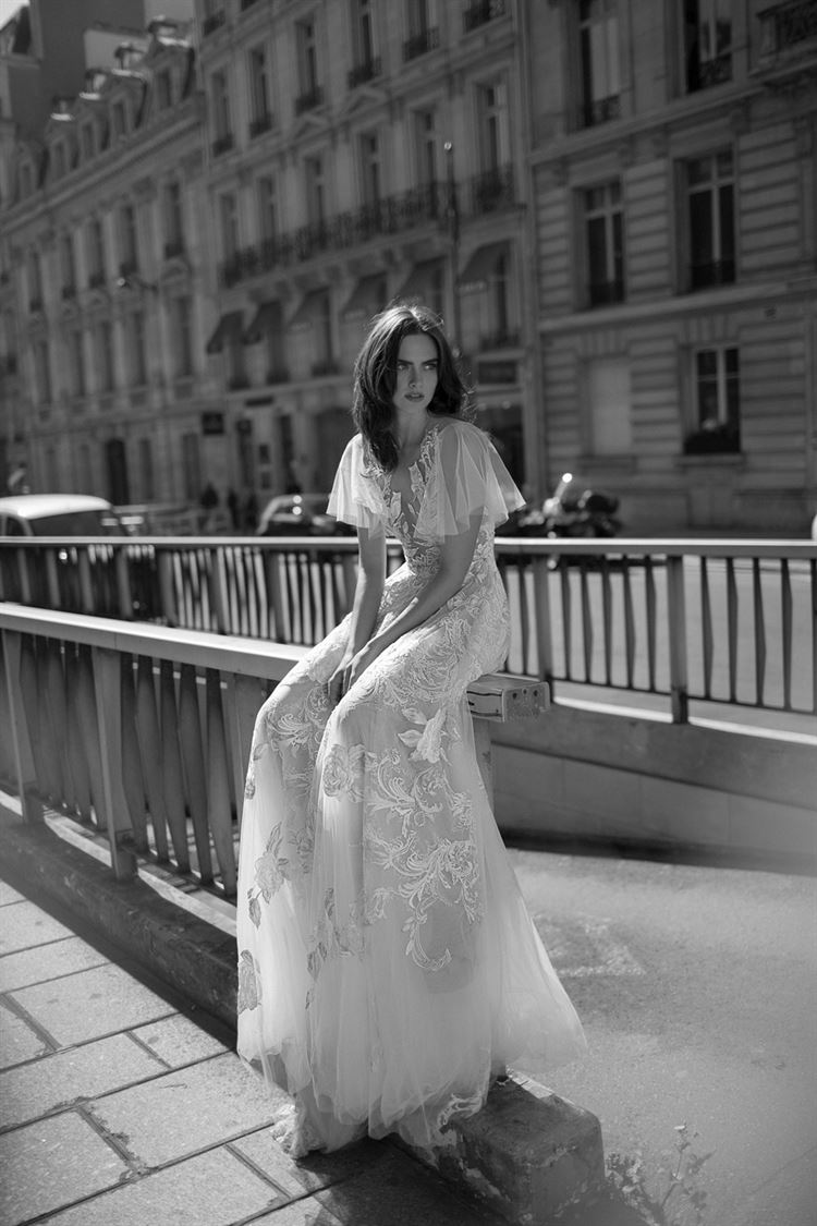 לא תאמינו בהשראת מה נוצרה השמלה שבתמונה 16