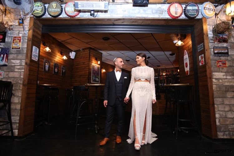 החתן שמחמיא לכלתו 38 פעמים ביום 4