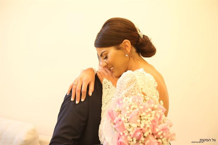 החתן שמחמיא לכלתו 38 פעמים ביום 7