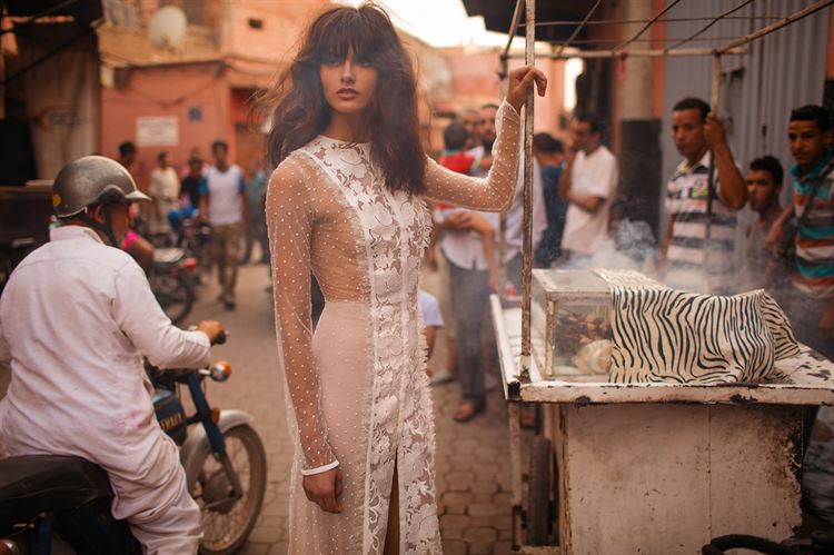 צפו: יום בחיי המעצבת המצליחה ליז מרטינז 10
