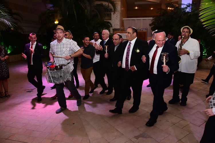 החתן שכבש את ליבה של כלתו עוד לפני שהכירו 9