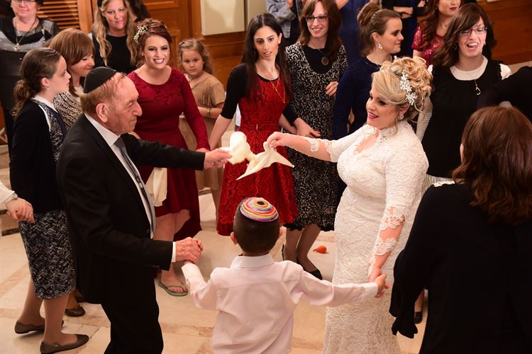 החתן שכבש את ליבה של כלתו עוד לפני שהכירו 14