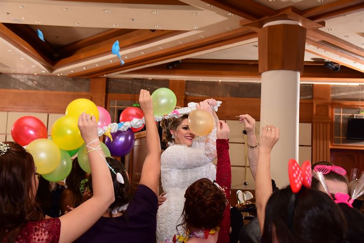 החתן שכבש את ליבה של כלתו עוד לפני שהכירו 17