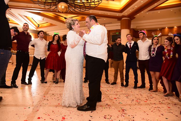 החתן שכבש את ליבה של כלתו עוד לפני שהכירו 21