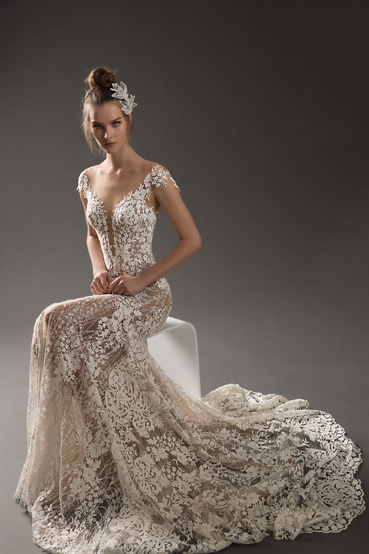 נחשו: מכמה בדים מעוצבת השמלה שבתמונה? 2