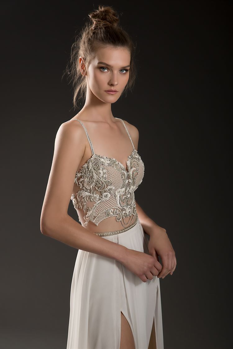 נחשו: מכמה בדים מעוצבת השמלה שבתמונה? 11