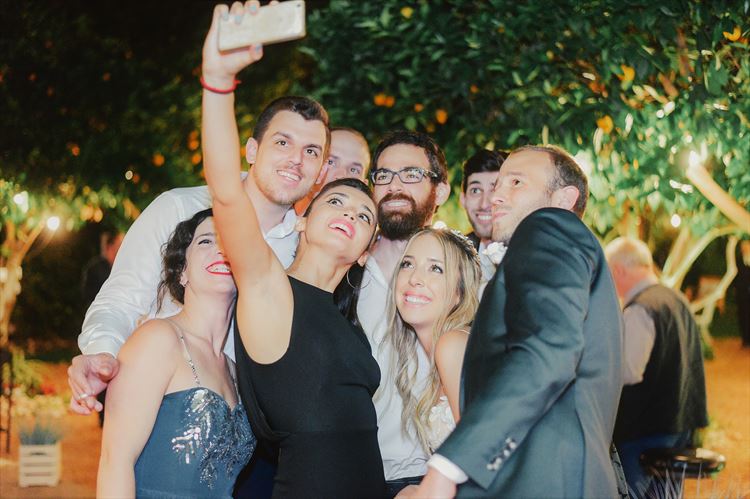 סוגרים מעגל רומנטי על גג בניין עזריאלי 18