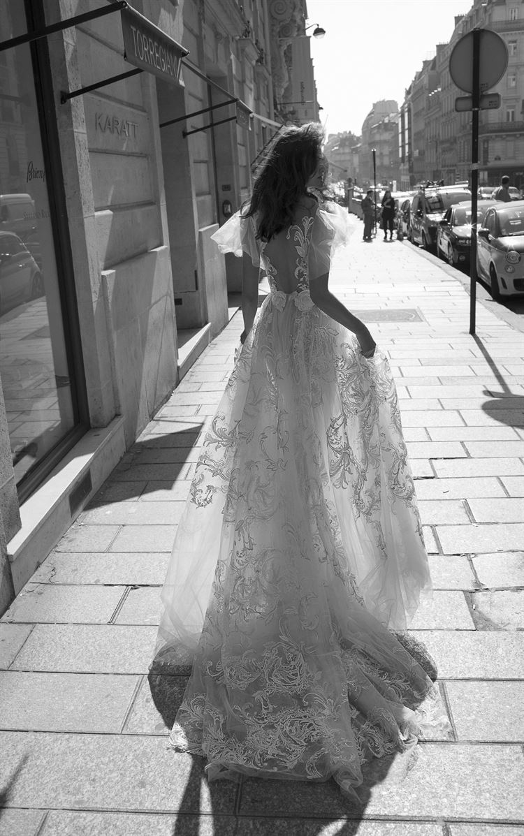 טיימלס: שמלות הכלה שתאהבי גם בשנת 2027 9