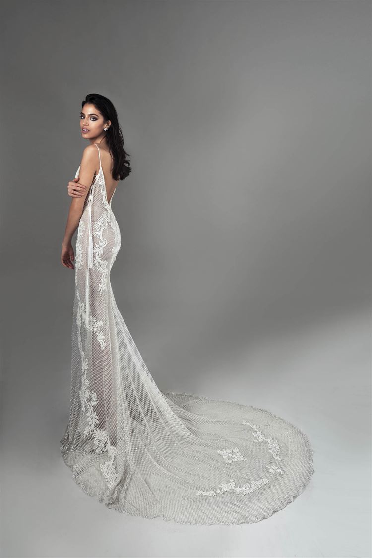 צפו: טל כחלון מתאים שמלת כלה לרווקות הלוהטות 11