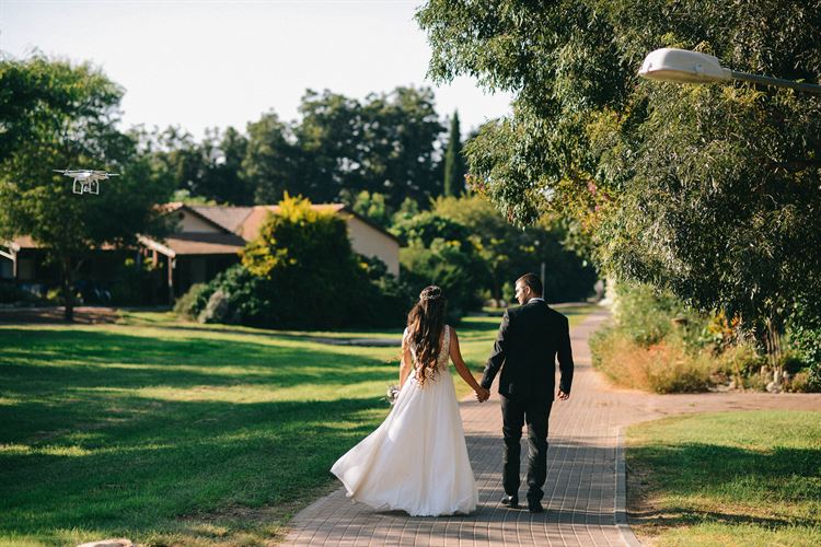 הוציאה את הכלב לטיול וחזרה הביתה מאורסת 8