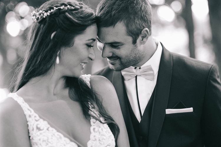 הוציאה את הכלב לטיול וחזרה הביתה מאורסת 9