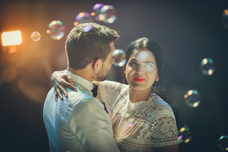 לא רק דרינק וצ'ייסר: הצעת נישואים מרגשת בפאב 16