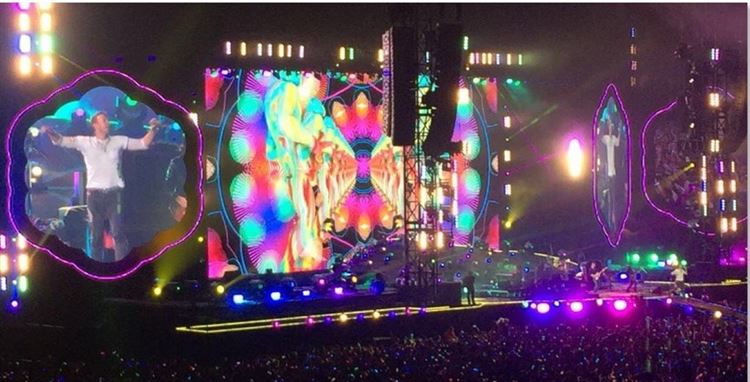 הצעת נישואים מרגשת בהופעה של קולדפליי 2