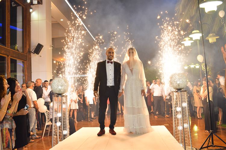 לכלה שבתמונה יש סיבה מצויינת לחייך 18