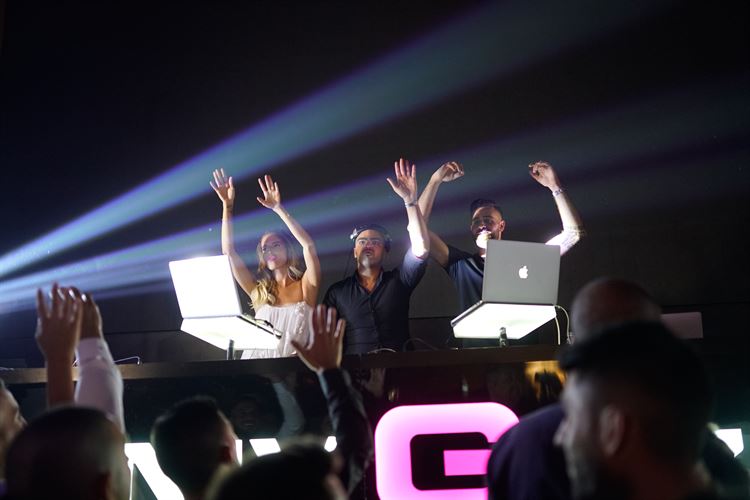 אחרי כל השנים: מידידות קרובה לאהבת אמת 27