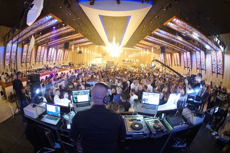 אחרי כל השנים: מידידות קרובה לאהבת אמת 28