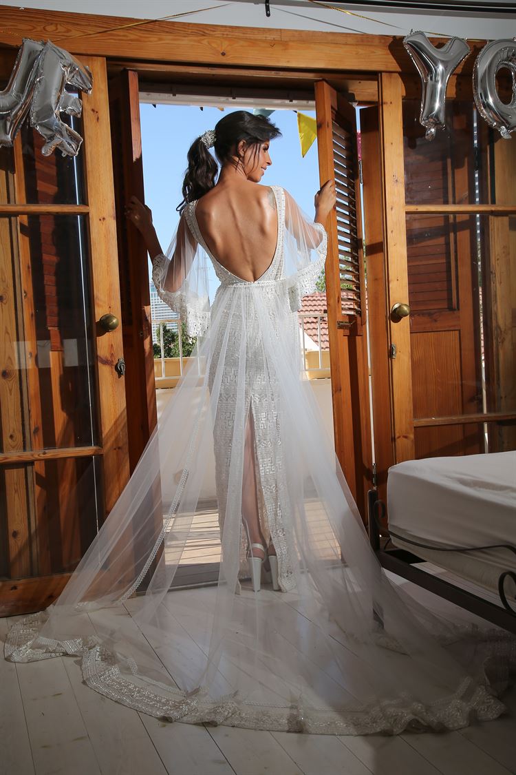 להתאהב במראה המדויק, שמלת כלה בעיצובו של דרור קונטנטו (צילום: שלומי צור)