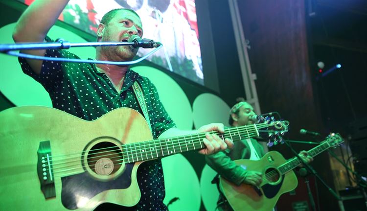 כל מה שחשוב שתדעו על זמר לחתונה 8