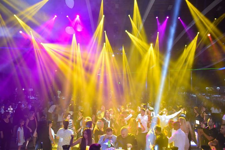 היא חשבה שתקבל טבעת בהפלגה, לו היו תכניות אחרות 15