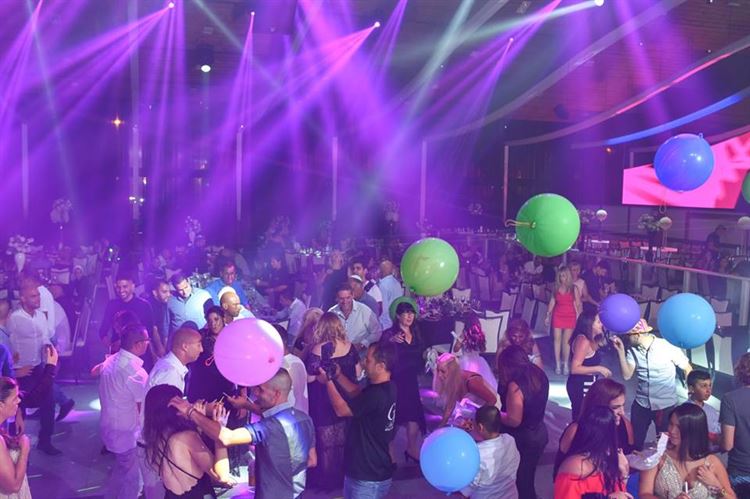 היא חשבה שתקבל טבעת בהפלגה, לו היו תכניות אחרות 16